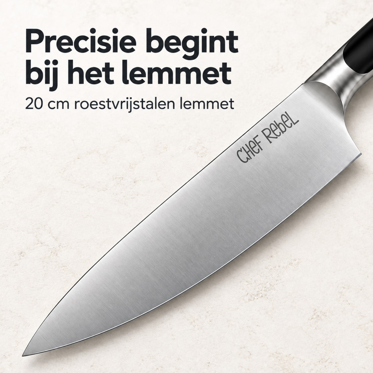 Close-up van het roestvrijstalen lemmet van 20 cm