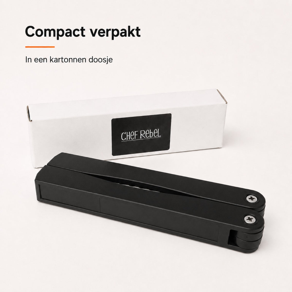 Zwarte Chef Rebel pocket messenslijper compact verpakt in een kartonnen doosje
